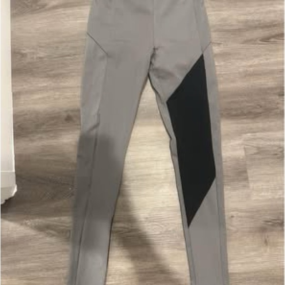 Gym Shark Small Gray Leggings with Black Accent - Picture 1 of 2